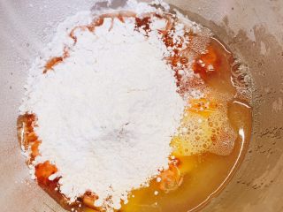 9、番茄鸡蛋火腿卷,放入适量的水