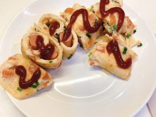 18、番茄鸡蛋火腿卷,挤上番茄酱即可使用