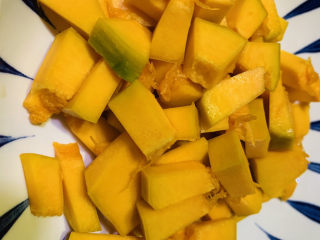 4、红薯南瓜粥,南瓜切大粒