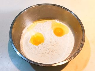 17、家常红烧牛腩面,打入2个鸡蛋