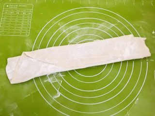 24、家常红烧牛腩面,把面皮折叠起来