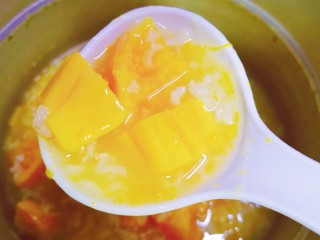 9、红薯南瓜粥,金黄金黄的，食欲大开，最爱里面软糯香甜的红薯和南瓜