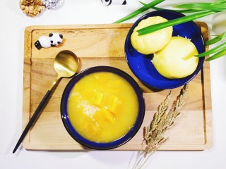 10、红薯南瓜粥,盛上一碗，再配两个南瓜芝麻红糖馅包子，哇，完美！