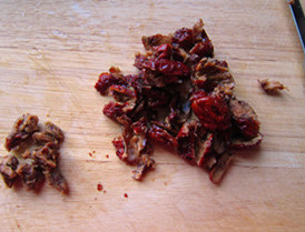 4、桂圆红枣小米糊,红枣去核