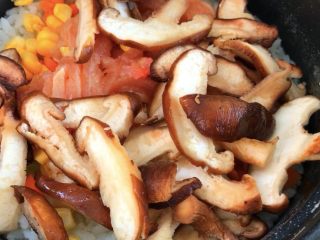 9、香菇滑鸡粥,再加入香港