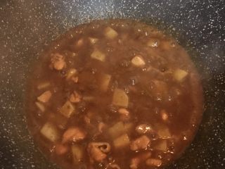 10、咖喱鸡肉土豆焗饭,咖喱块融化后转小火炖煮15分钟（此时烤箱180度预热）