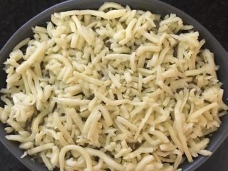 14、咖喱鸡肉土豆焗饭,撒上芝士碎