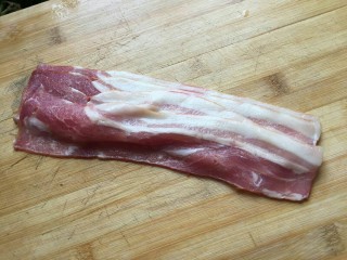 5、培根芝士茄汁意面????, 培根拿出后。