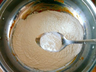 6、南瓜 花卷,放入泡打粉