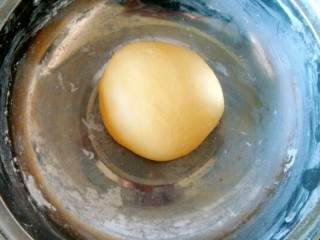 8、南瓜 花卷,揉成光滑面团