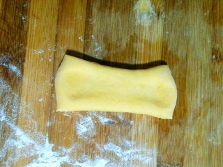 15、南瓜 花卷,把面横着抻长一点