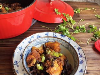 16、小鸡炖蘑菇,完成。