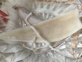 2、一碗虾粥,干鱿鱼泡水