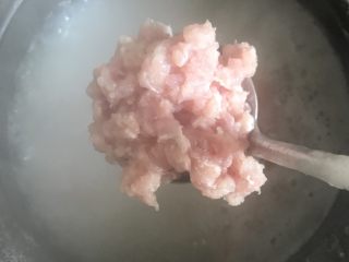 8、一碗虾粥,剁成肉末