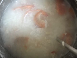 11、一碗虾粥,鱿鱼，大虾放粥里煮