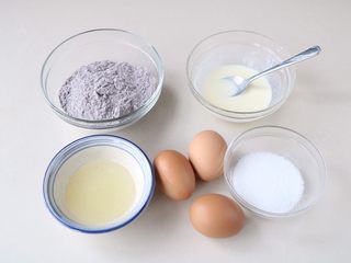 1、黑米糕,准备所需食材；