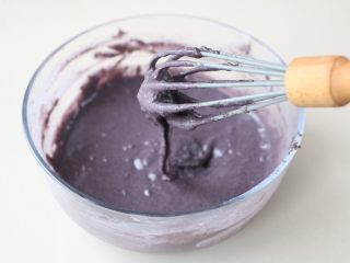 7、黑米糕,最后的面糊是称浓稠的糊状；