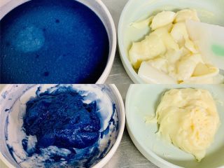 9、青花瓷冰皮月饼,蒸好的面浆将取出后用刮刀翻拌均匀，带到微凉时，带上手套继续揉。