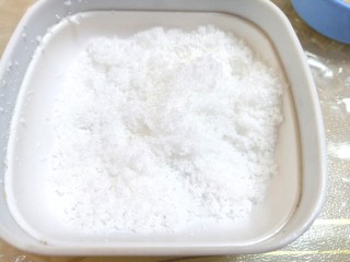 5、压力锅版红薯肉松面包,备好白糖，肉松