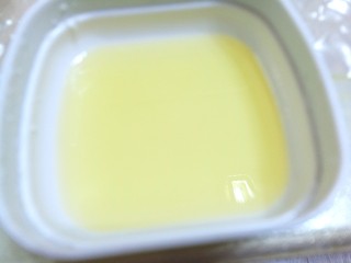 7、压力锅版红薯肉松面包,玉米油，酵母