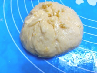 15、压力锅版红薯肉松面包,收口包好肉松