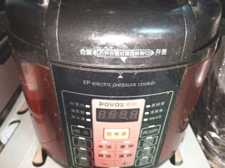 18、压力锅版红薯肉松面包,盖好盖子二次发酵至两倍大