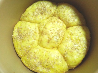 22、压力锅版红薯肉松面包,面包好了