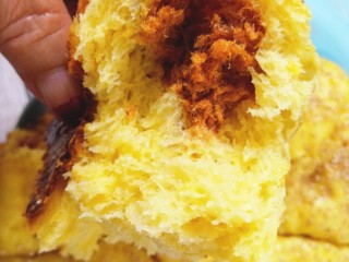 23、压力锅版红薯肉松面包,面包香甜松软，肉松鲜香美味