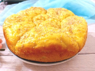 24、压力锅版红薯肉松面包,成品图