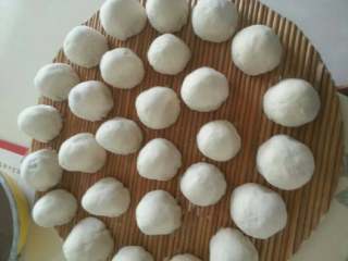 6、红薯江豆包,包好的豆包二次发酵20分钟