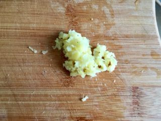 5、剩米饭的华丽转身➕香菇咸肉白菜粥,姜切姜末备用