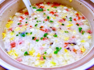 34、剩米饭的华丽转身➕香菇咸肉白菜粥,早上抽半个小时,煮一锅香浓软糯的菜粥,给空空的肚囊来一碗温暖的慰藉,既饱腹又暖心。喜欢的宝宝们,也快来试试吧????