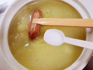 11、鸡肉山药粥,放入少许盐。