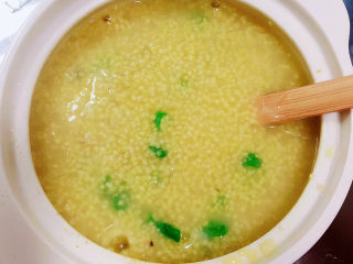 14、鸡肉山药粥,搅拌均匀，即可关火。