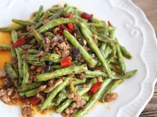 13、酱香干煸豆角,香辣美味,非常下饭哦!