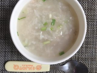 4、山药瘦肉粥,放到电饭锅煮，按煮粥状态即可。可以蒸上玉米。