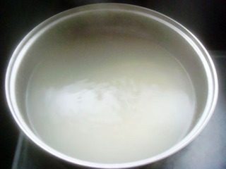 4、西芹火腿粥,大火烧开