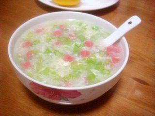 13、西芹火腿粥,盛入碗中，即可享用