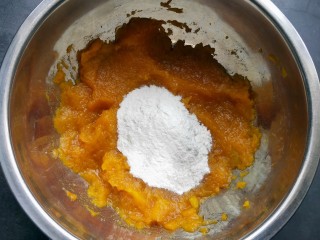 5、南瓜饼,加30g普通面粉