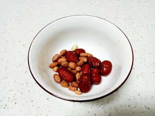 3、小米梨粥,花生准备好