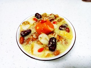 15、小米梨粥,盛入碗中