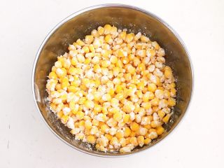 12、枣香玉米烙,调匀