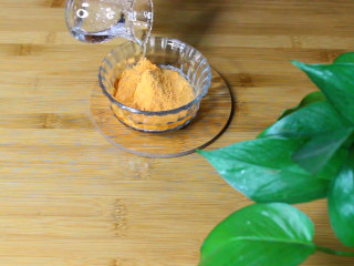 3、新奥尔良烤鸡腿,加清水40g