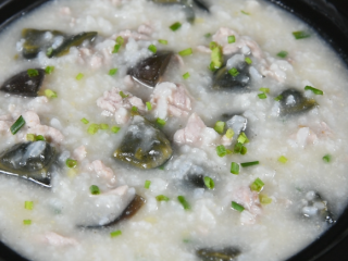 11、私房秘籍，如何熬出一锅美味的皮蛋瘦肉粥,赶快来做吧，超简单哦~！