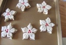 22、层层酥脆的极致诱惑---栗香梅花酥 ,这样梅花酥的整形就完成了