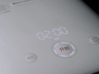 14、电饭煲红酒烩牛尾,用煮粥程序焖2小时-4小时。时间越长汤越浓。