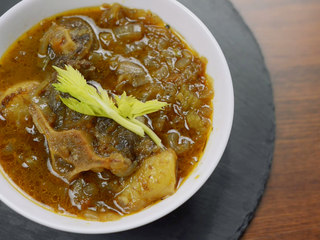 15、电饭煲红酒烩牛尾,完成啦～肉还保持很好的弹性哦