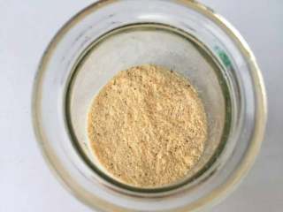 2、宝宝辅食：自制虾皮粉—宝宝天然“钙库”，辅食的天然调味品！6M+,装瓶，密封保存。一般情况下冷藏可以放1-2个月，冷冻就可以放更长的时间啦！