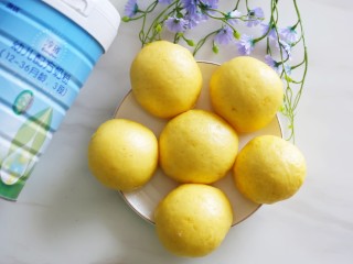 21、蓬松暄软的奶香胡萝卜馒头,一家人都喜欢吃。