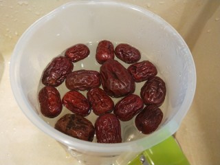 6、山药枸杞粥,大枣一把。